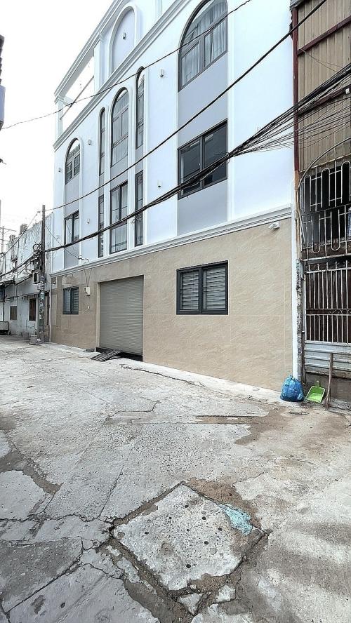 Ngôi Nhà Hơi Bất Ngờ: MT HXT Lạc Long Quân 181m², 2-3 Ô Tô, Sở Hữu Ngay!!!